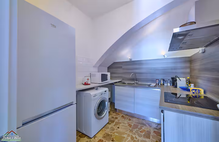 Villa Vittoria · Full Kitchen 1