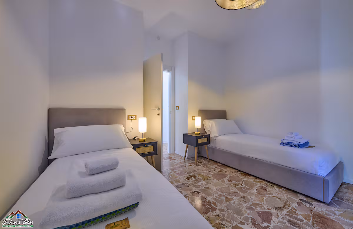 Villa Vittoria · Bedroom 2 · Photo 4