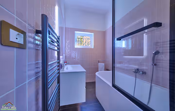 Villa Vittoria · Full Bathroom 2